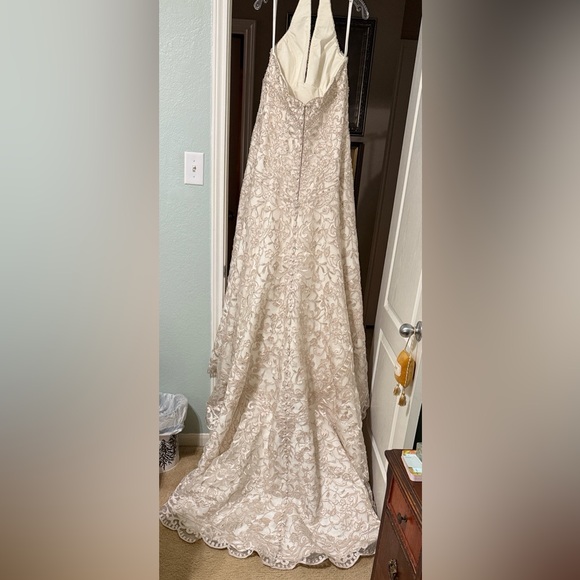 Allure bridal gown / Halter style A-line dress - Picture 9 of 10